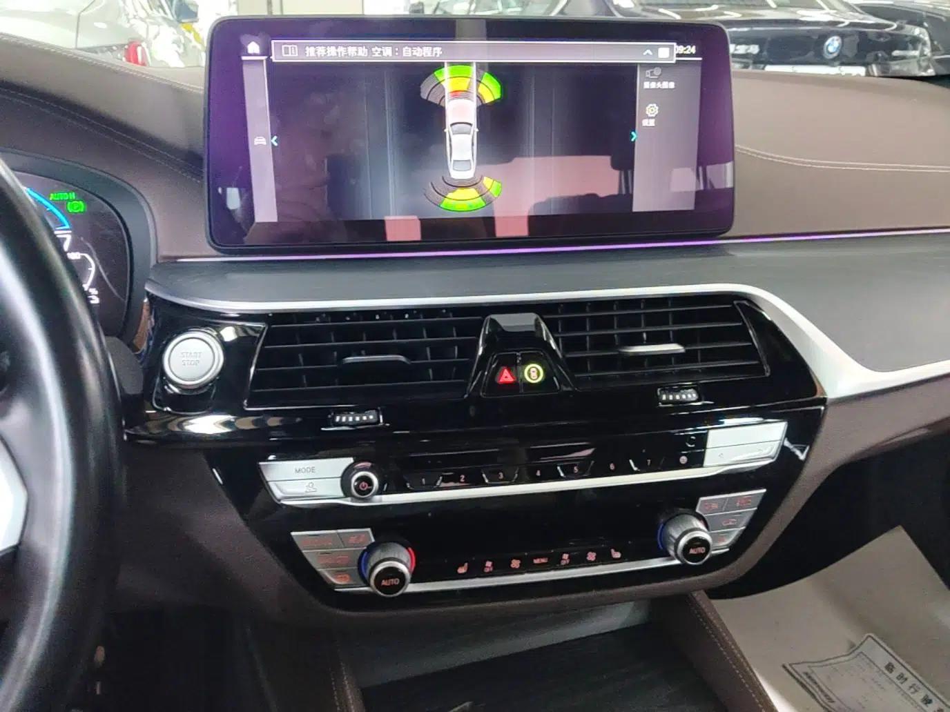 BMW 5 Series New Energy 2022 Restyled 535Le M Sport Package — миниатюра 15