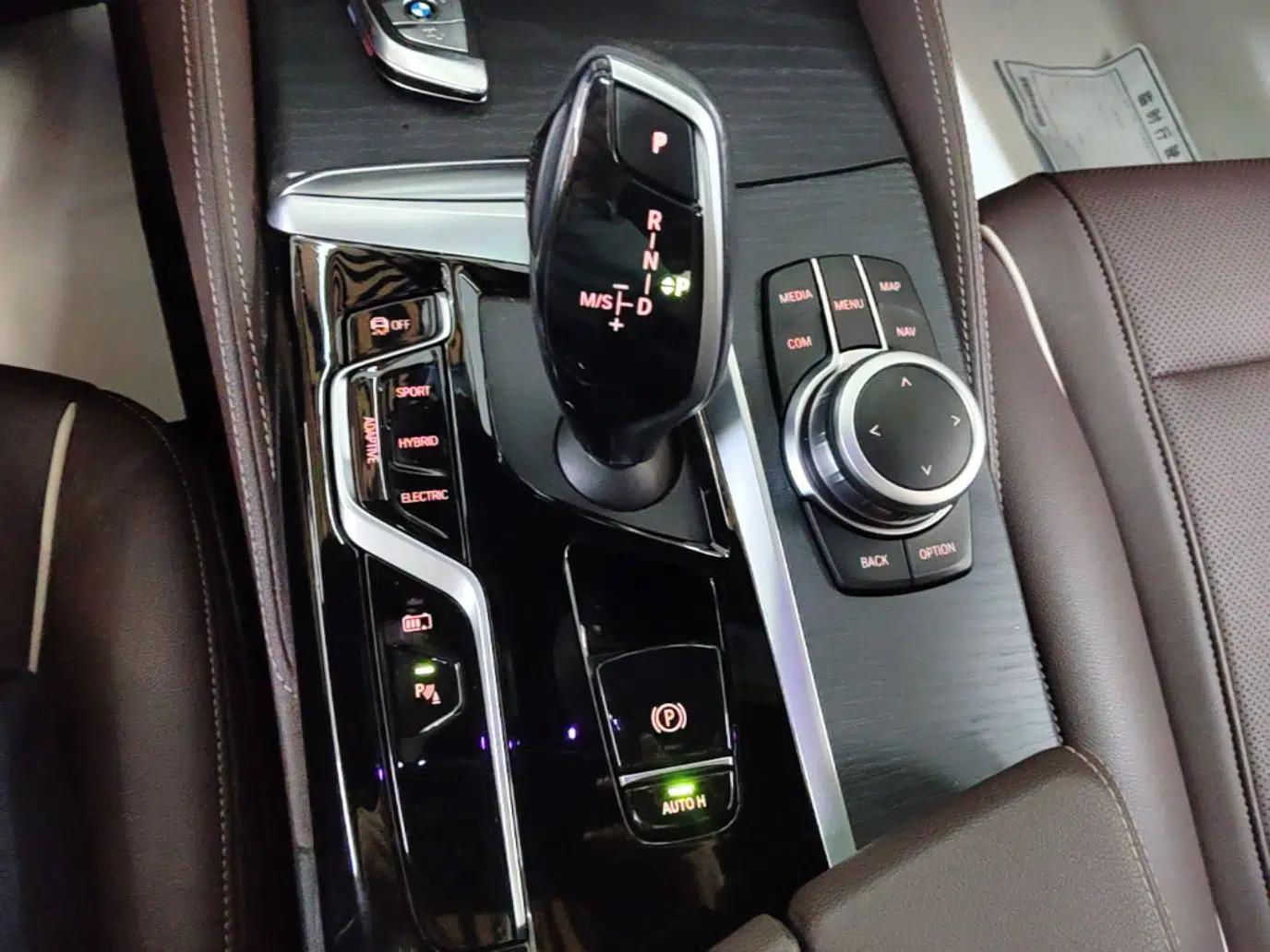BMW 5 Series New Energy 2022 Restyled 535Le M Sport Package — миниатюра 16