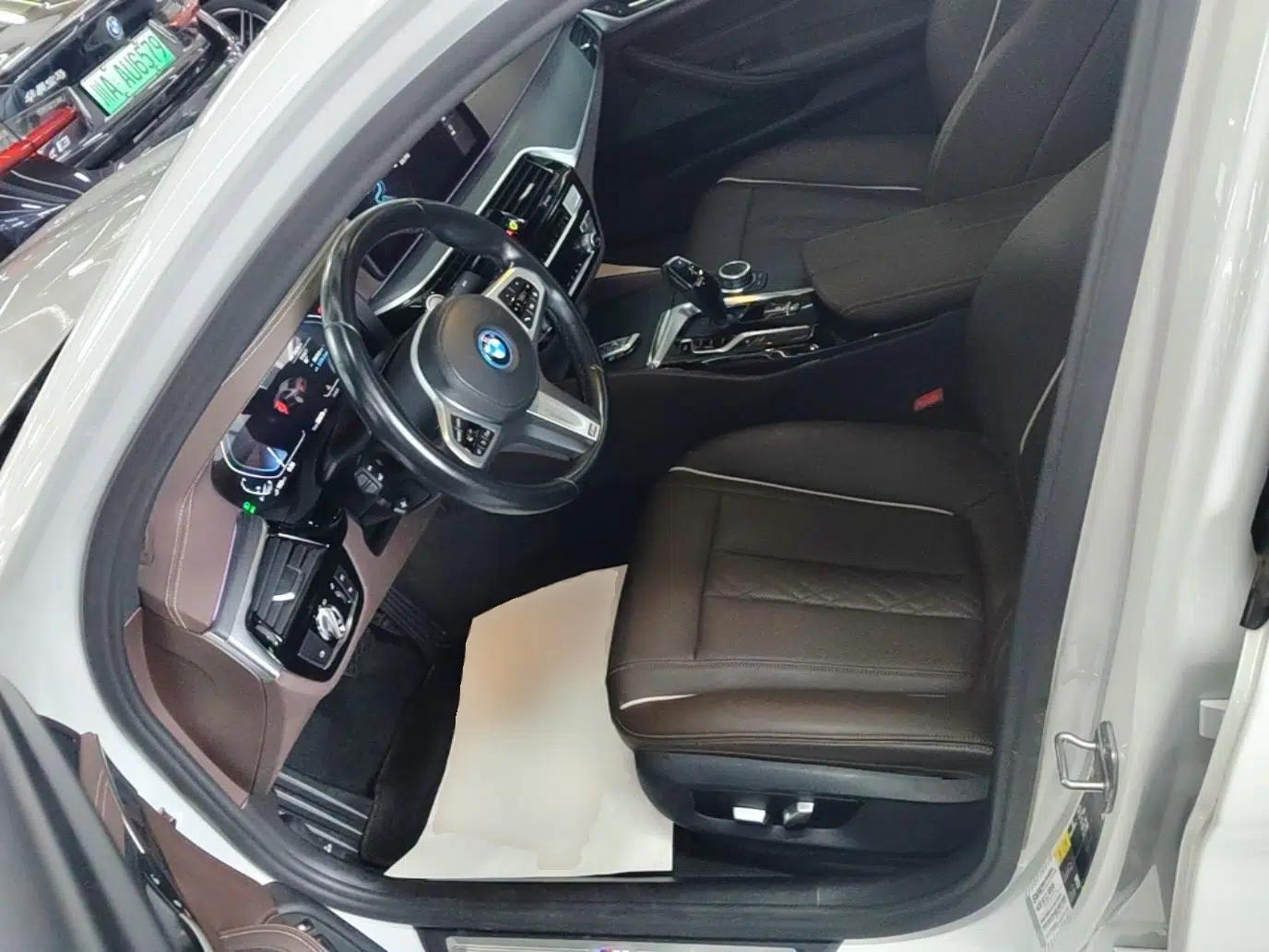 BMW 5 Series New Energy 2022 Restyled 535Le M Sport Package — миниатюра 17