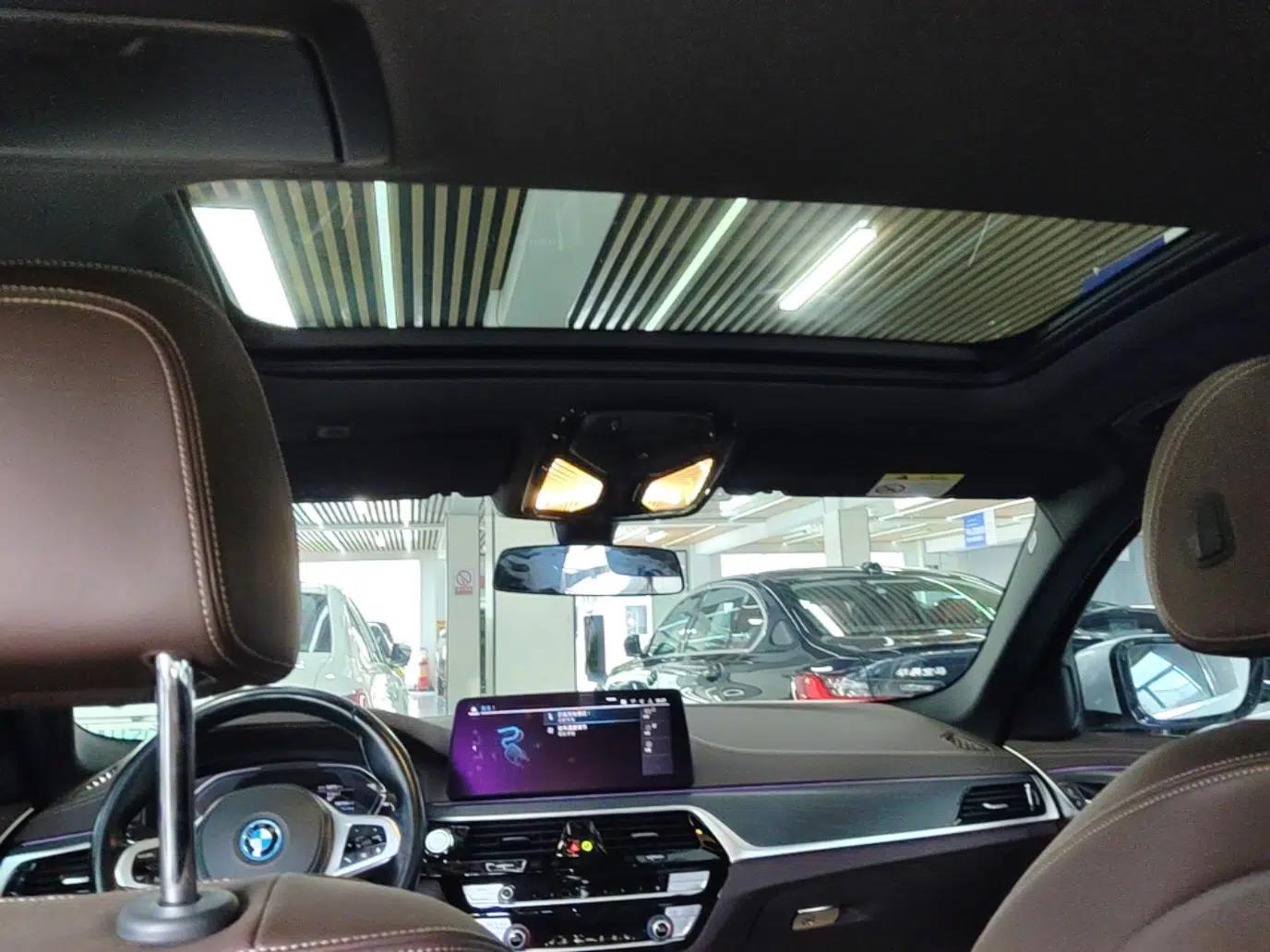 BMW 5 Series New Energy 2022 Restyled 535Le M Sport Package — миниатюра 21