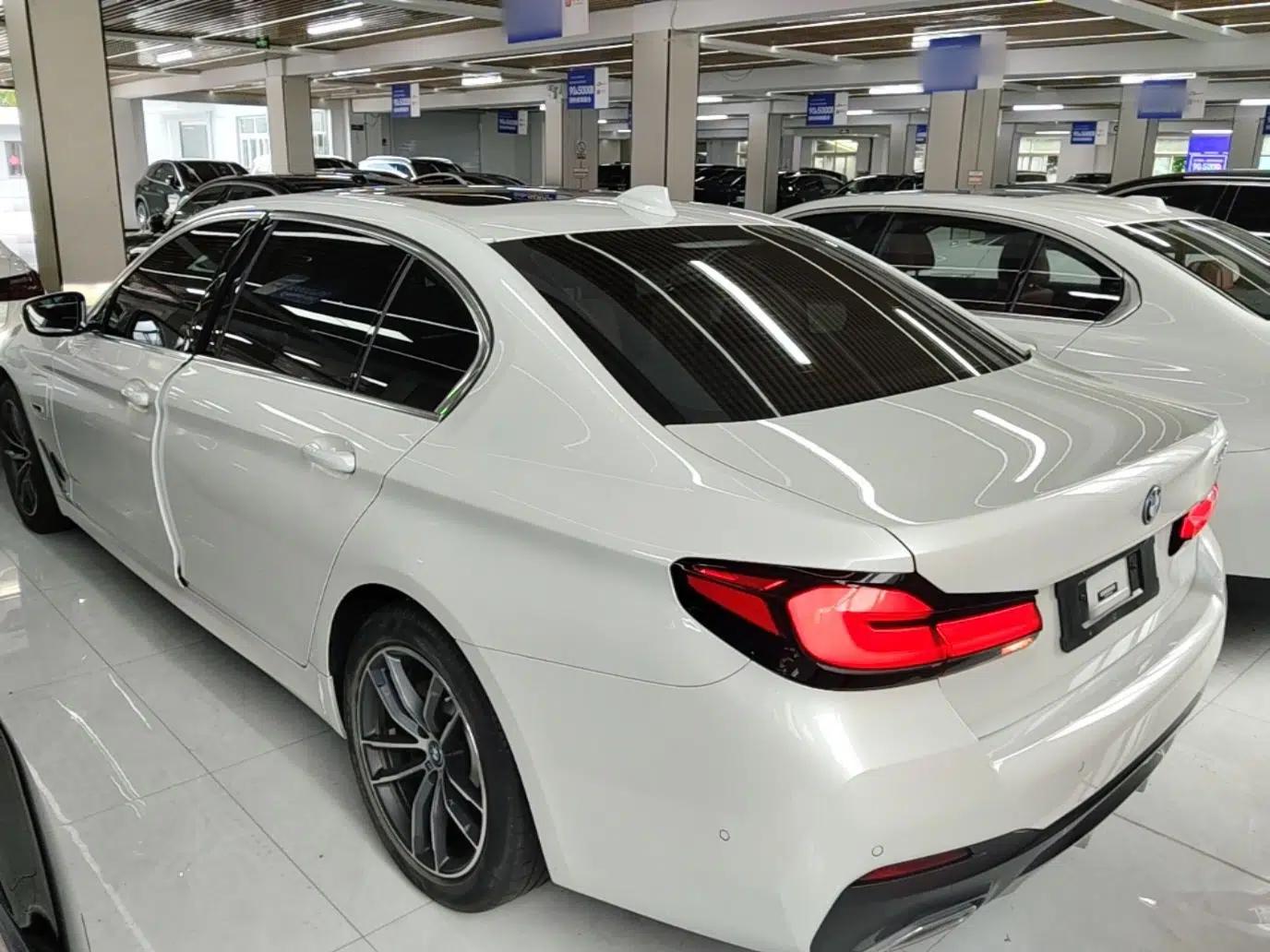 BMW 5 Series New Energy 2022 Restyled 535Le M Sport Package — миниатюра 4