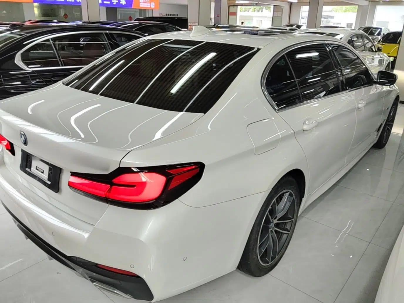 BMW 5 Series New Energy 2022 Restyled 535Le M Sport Package — миниатюра 6