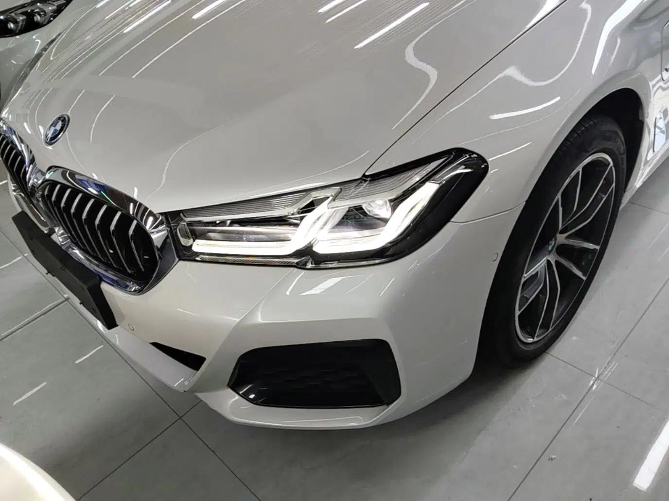 BMW 5 Series New Energy 2022 Restyled 535Le M Sport Package — миниатюра 8