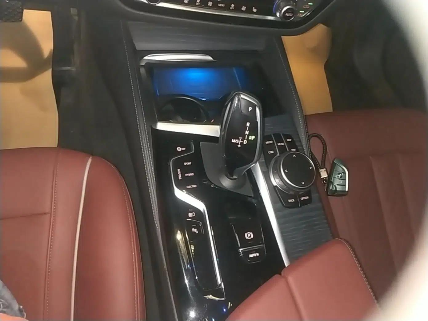 BMW 5 Series New Energy 2022 Restyled 535Le M Sport Package — миниатюра 16