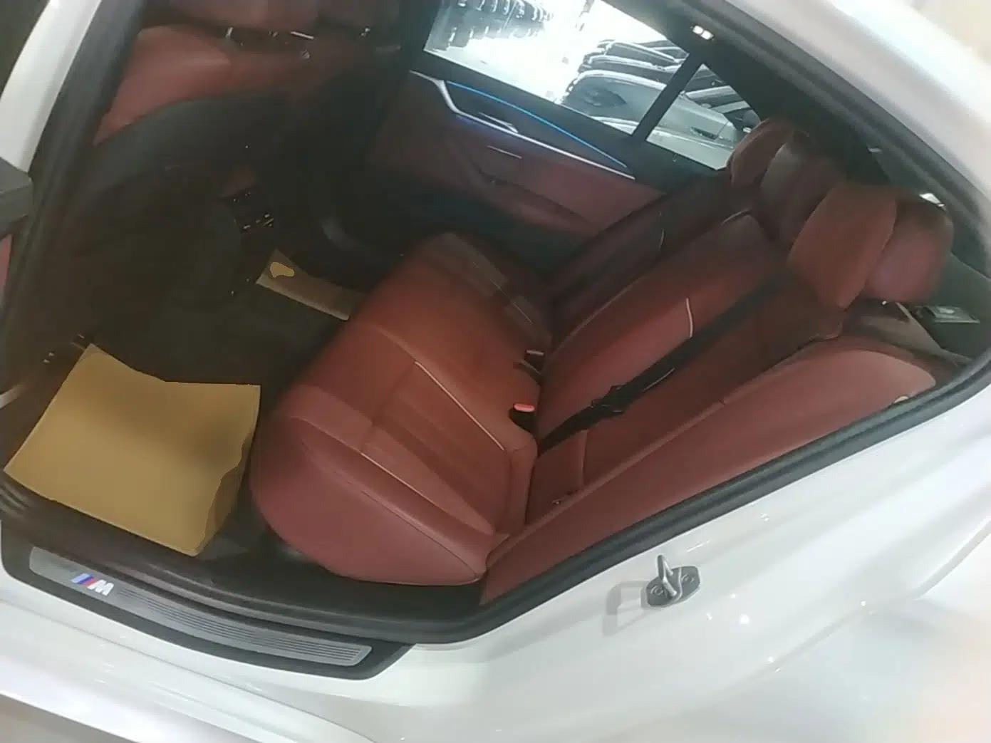 BMW 5 Series New Energy 2022 Restyled 535Le M Sport Package — миниатюра 20