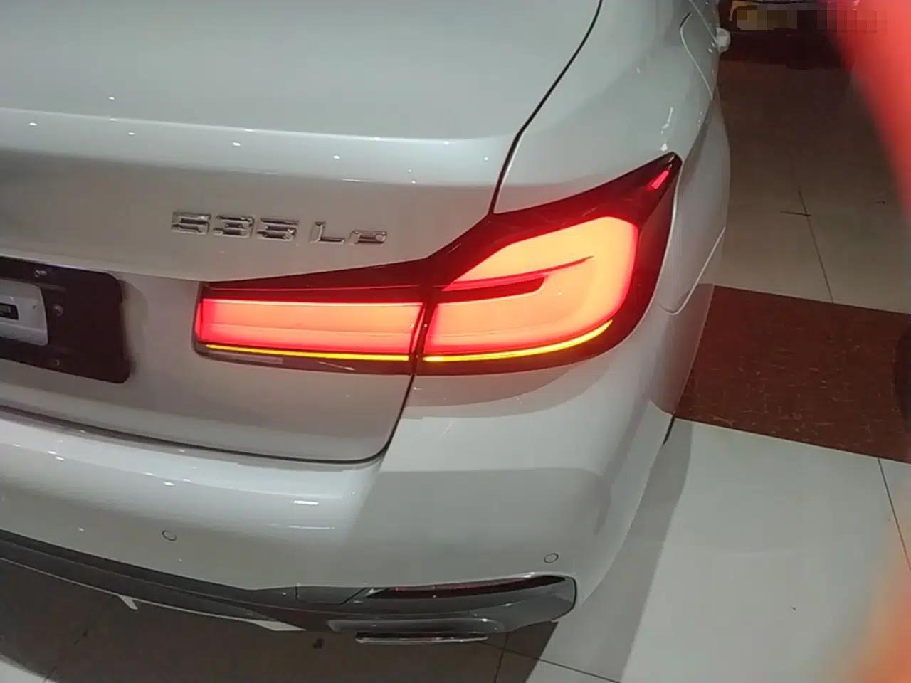 BMW 5 Series New Energy 2022 Restyled 535Le M Sport Package — миниатюра 9