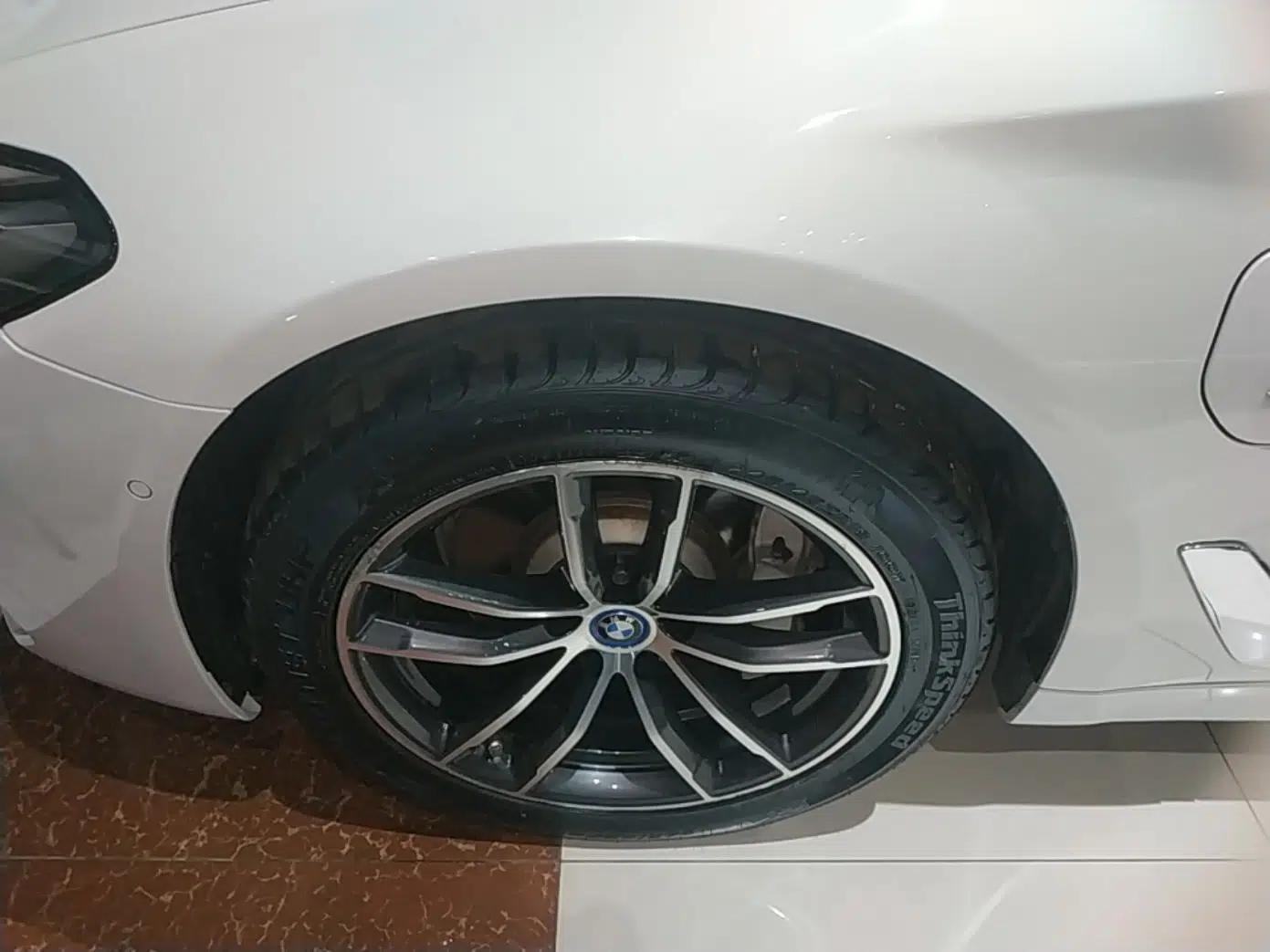 BMW 5 Series New Energy 2022 Restyled 535Le M Sport Package — миниатюра 10