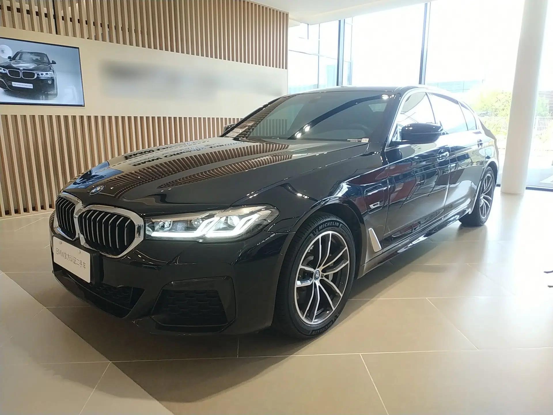 BMW 5 Series New Energy 2022 Second Facelift 535Le M Sport Package — миниатюра 1