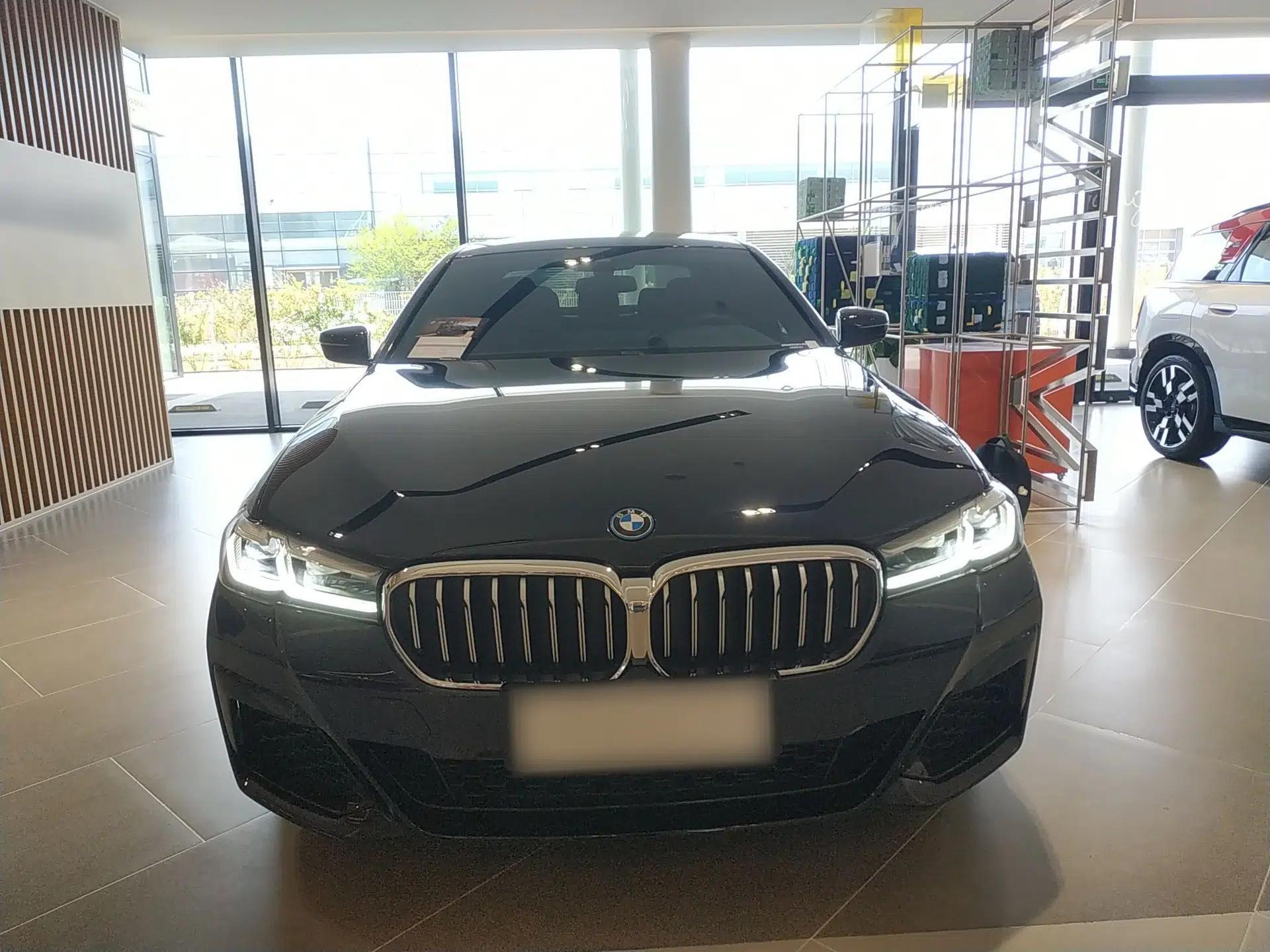 BMW 5 Series New Energy 2022 Second Facelift 535Le M Sport Package — миниатюра 2