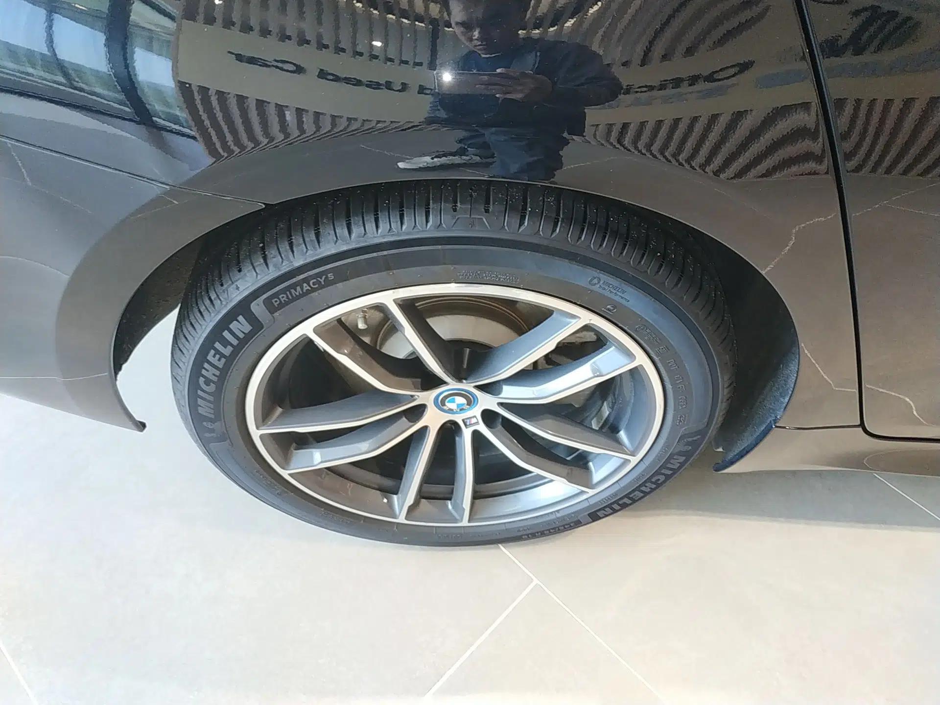BMW 5 Series New Energy 2022 Second Facelift 535Le M Sport Package — миниатюра 11