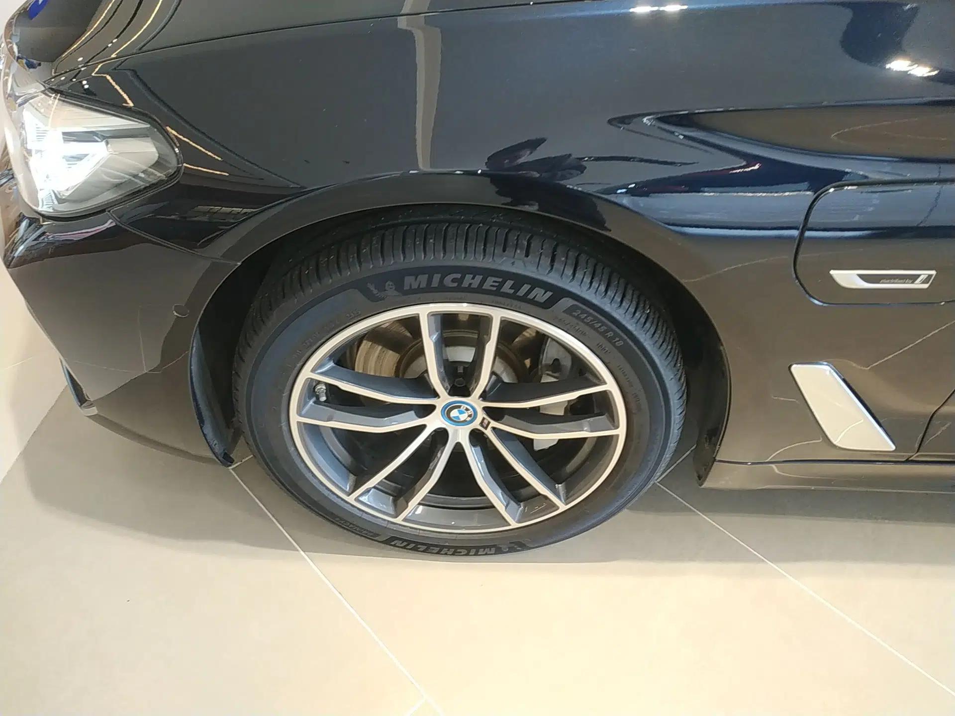 BMW 5 Series New Energy 2022 Second Facelift 535Le M Sport Package — миниатюра 15