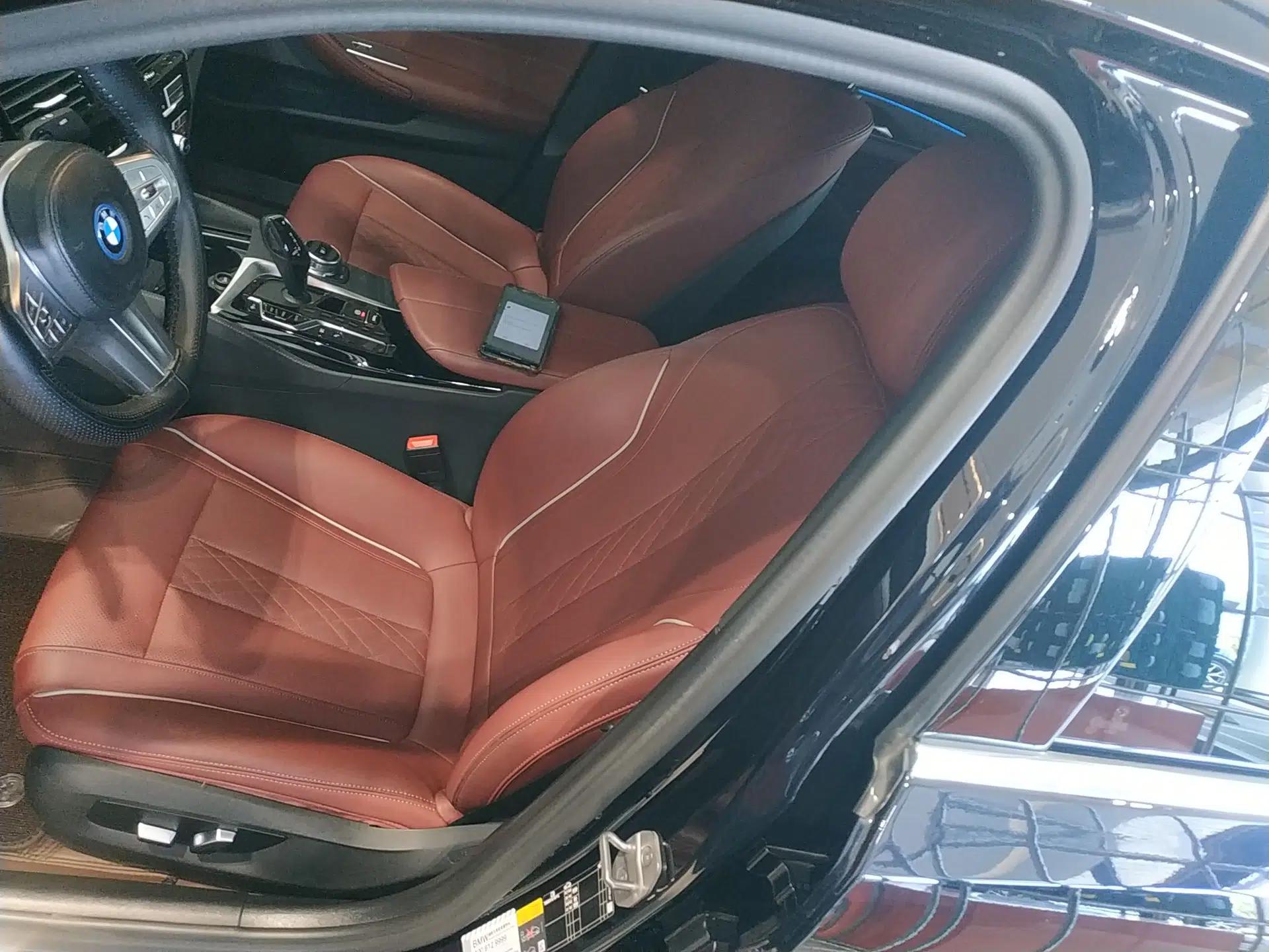 BMW 5 Series New Energy 2022 Second Facelift 535Le M Sport Package — миниатюра 22
