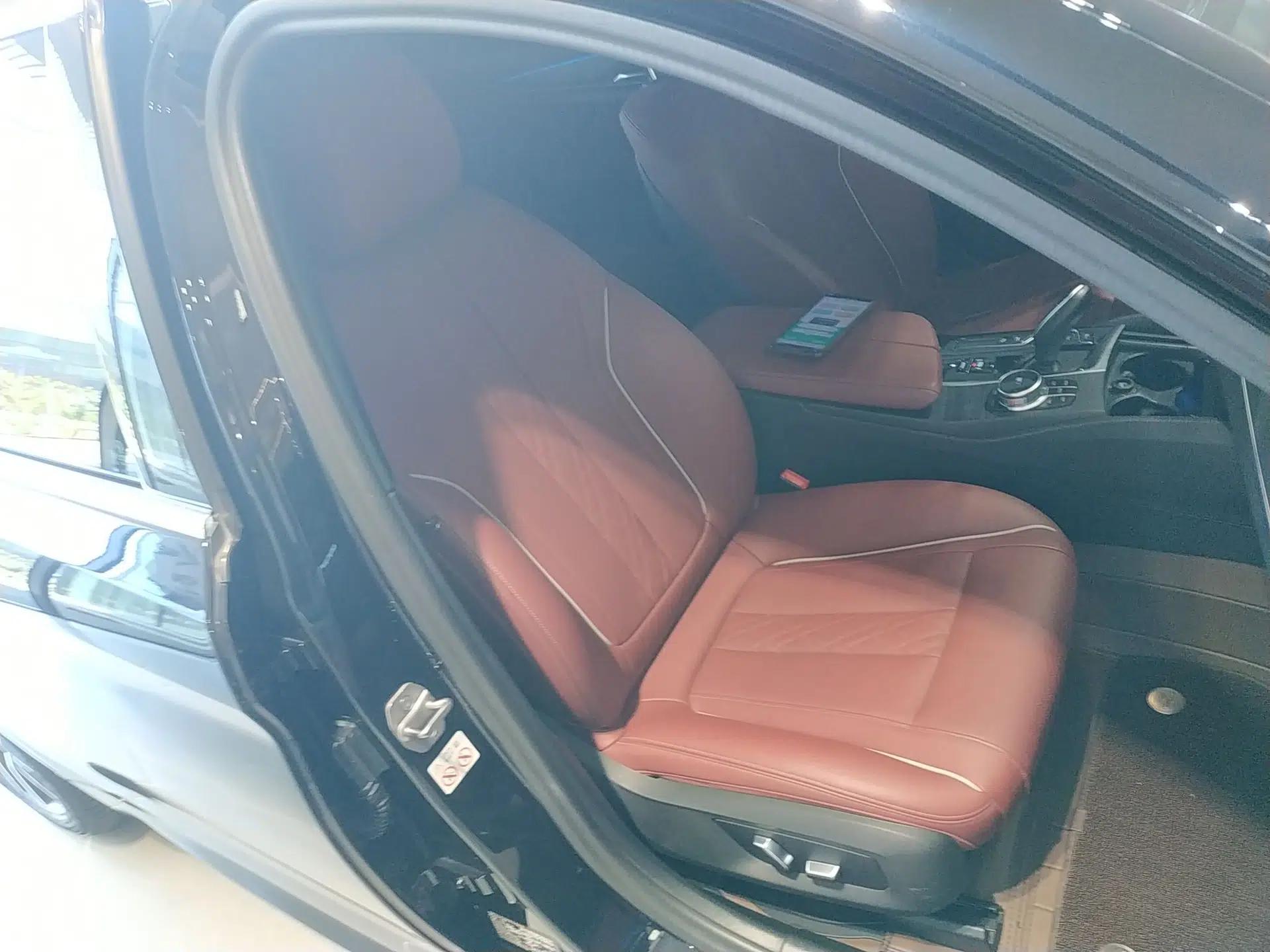 BMW 5 Series New Energy 2022 Second Facelift 535Le M Sport Package — миниатюра 24