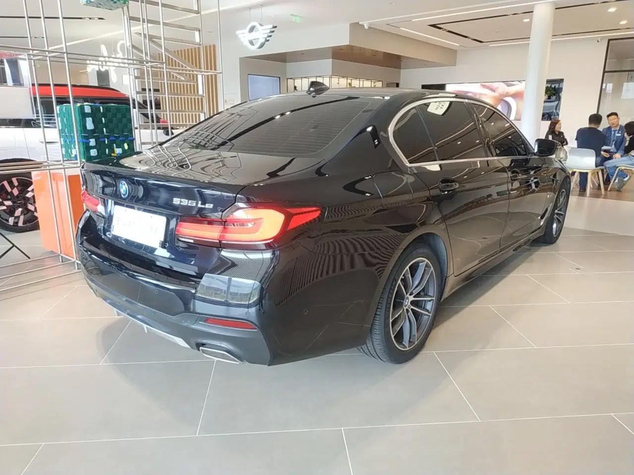 BMW 5 Series New Energy 2022 Second Facelift 535Le M Sport Package — миниатюра 6