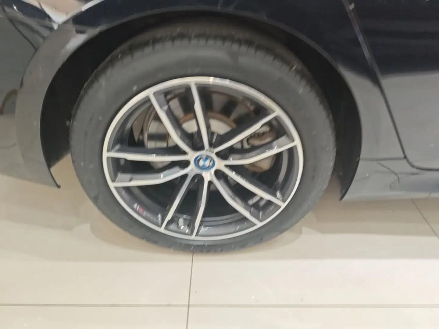 BMW 5 Series New Energy 2022 535Le M Sport Package — миниатюра 11