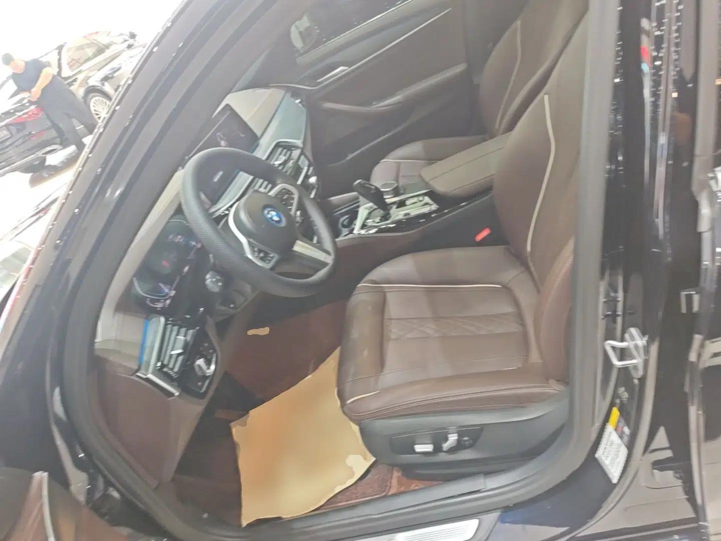 BMW 5 Series New Energy 2022 535Le M Sport Package — миниатюра 17