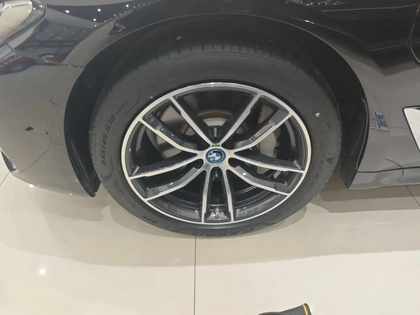 BMW 5 Series New Energy 2022 535Le M Sport Package — миниатюра 10
