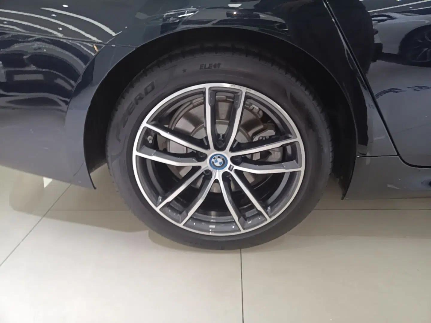 BMW 5 Series New Energy 2022 535Le Pioneer Edition M Sport Package — миниатюра 11