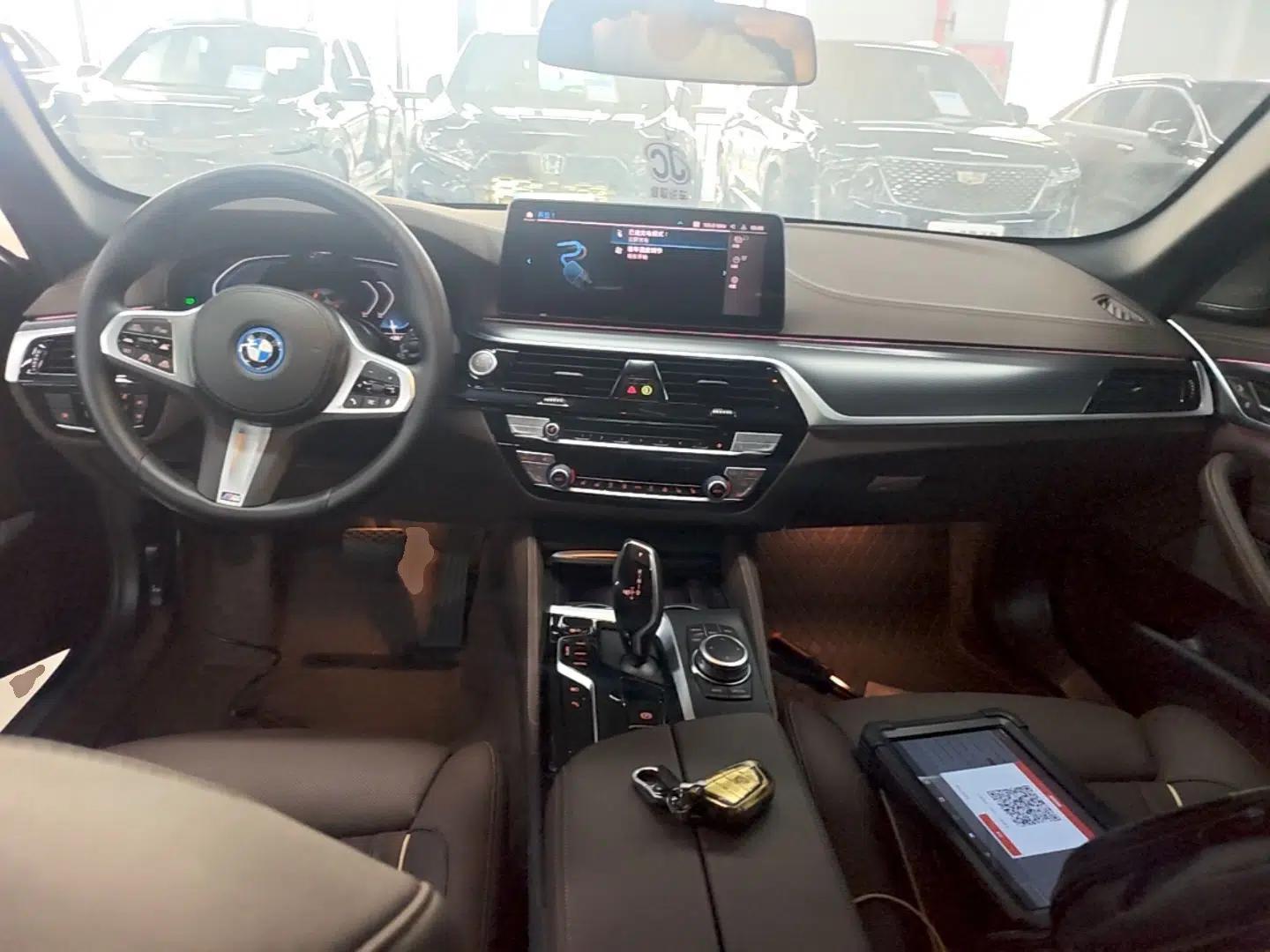 BMW 5 Series New Energy 2022 Second Facelift 535Le Pioneer Edition M Sport Package — миниатюра 12