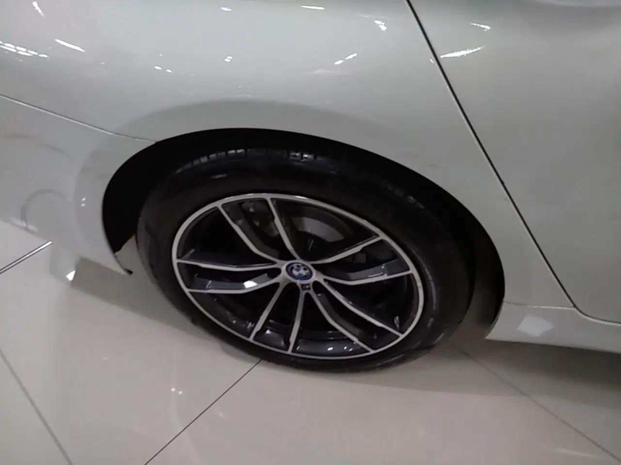 BMW 5 Series New Energy 2021 Restyled 535Le M Sport Package — миниатюра 16