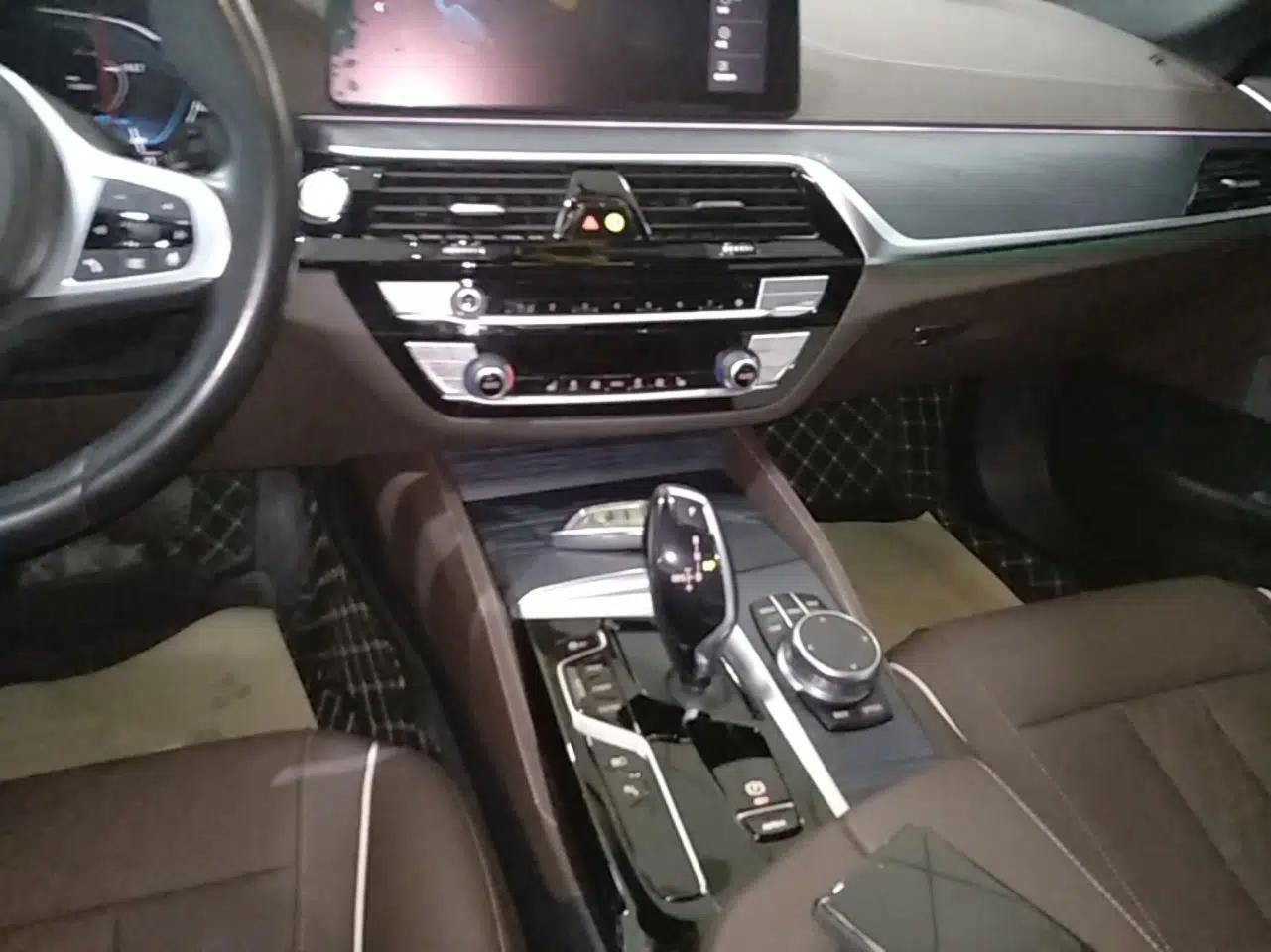 BMW 5 Series New Energy 2021 Restyled 535Le M Sport Package — миниатюра 21