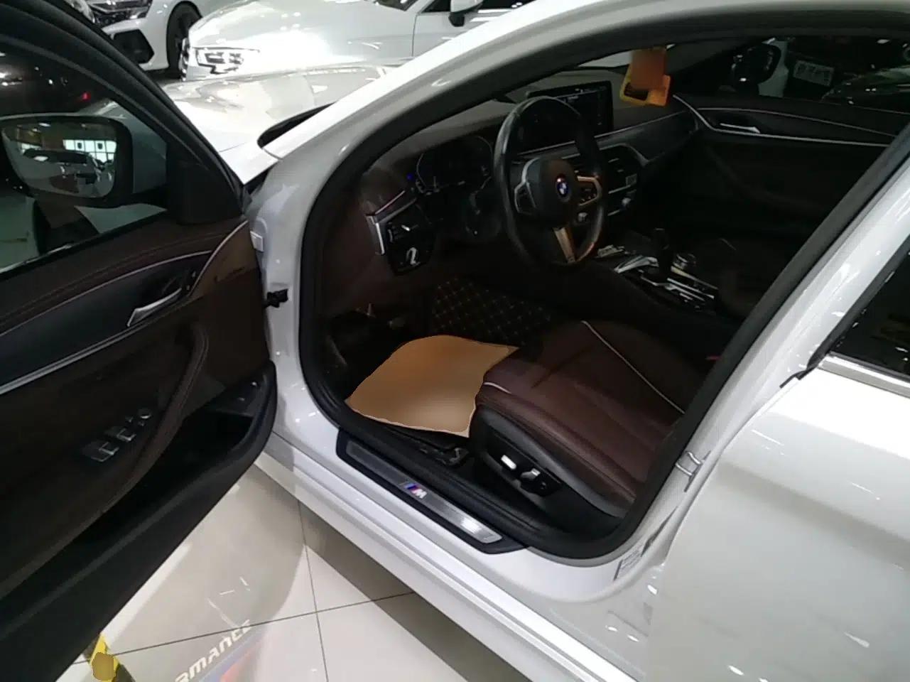 BMW 5 Series New Energy 2021 Restyled 535Le M Sport Package — миниатюра 22