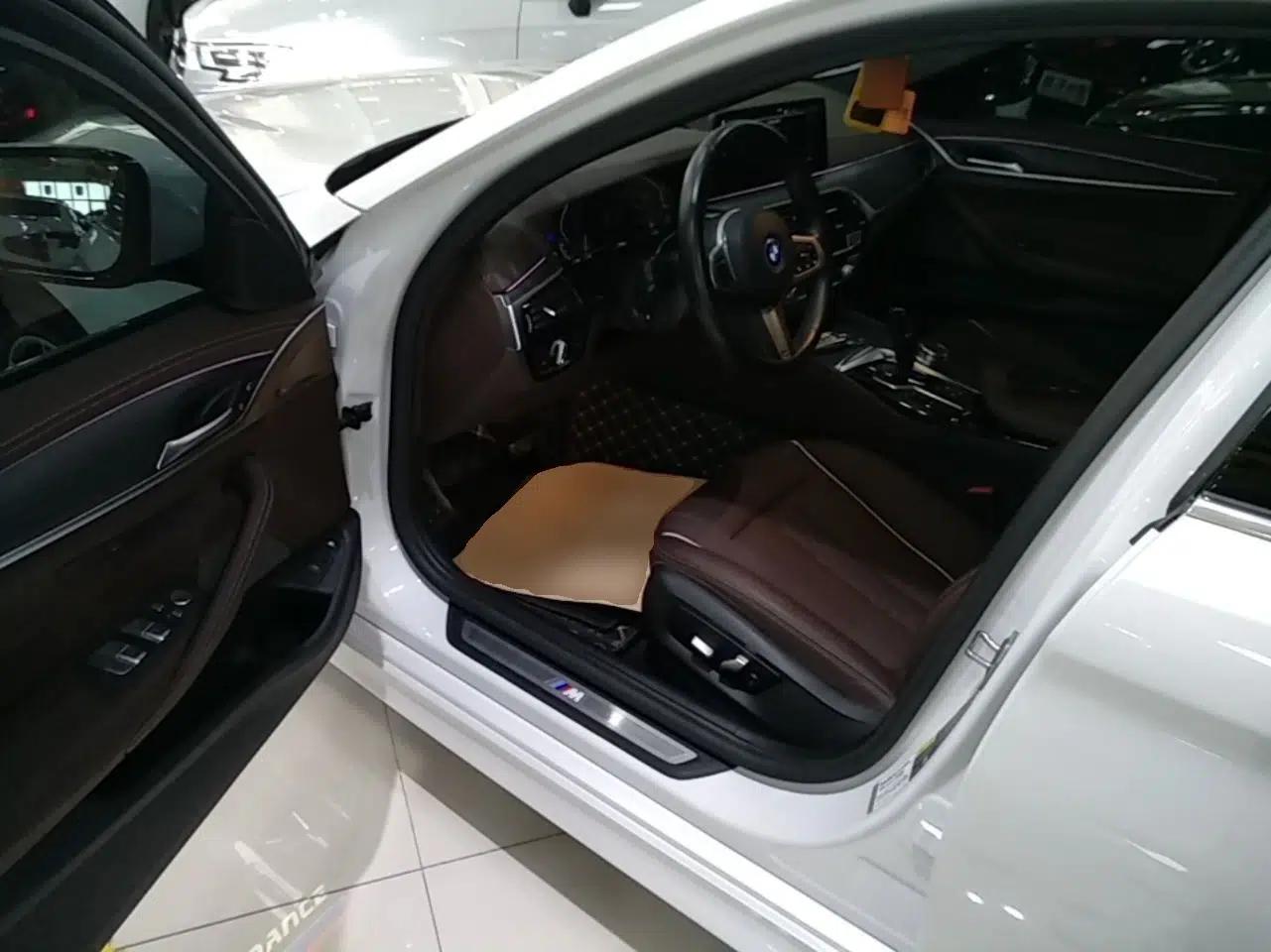 BMW 5 Series New Energy 2021 Restyled 535Le M Sport Package — миниатюра 23