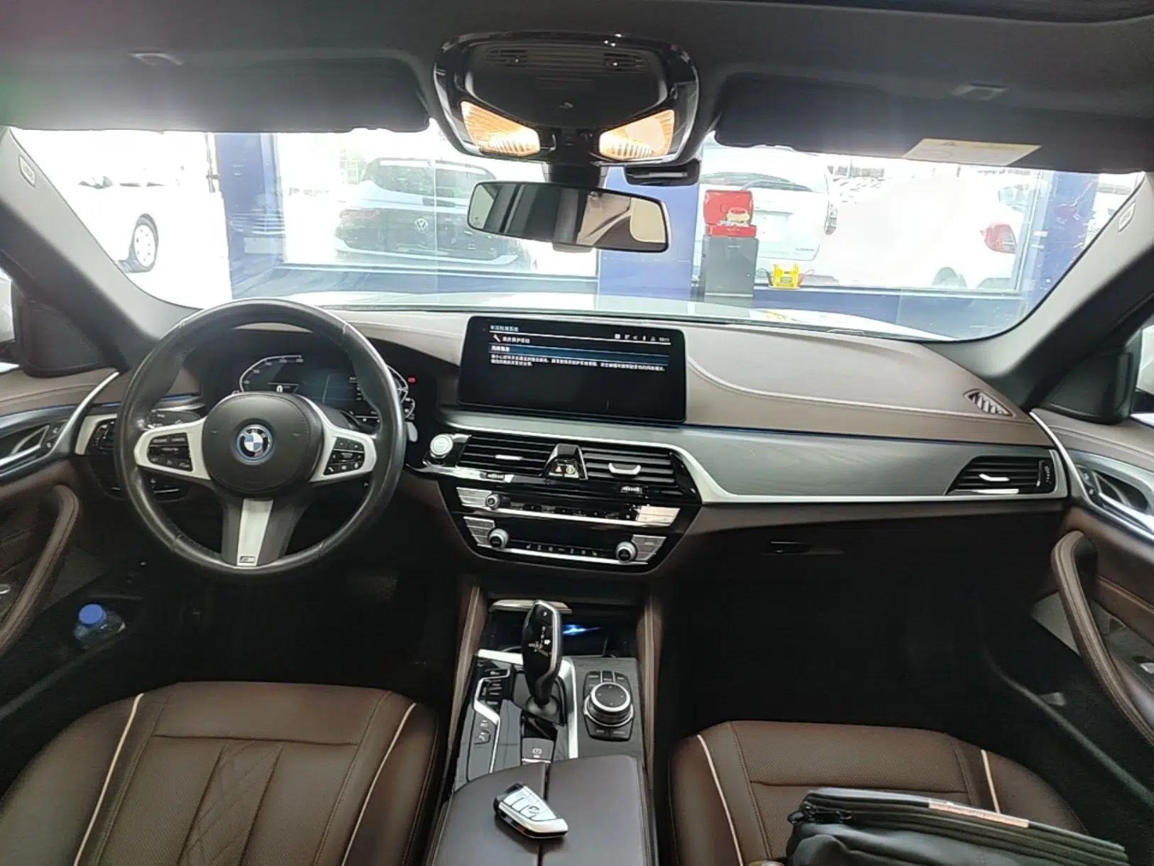 BMW 5 Series New Energy 2022 Restyled 535Le M Sport Package — миниатюра 12
