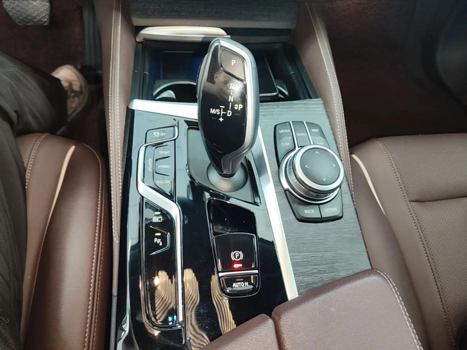 BMW 5 Series New Energy 2022 Restyled 535Le M Sport Package — миниатюра 16