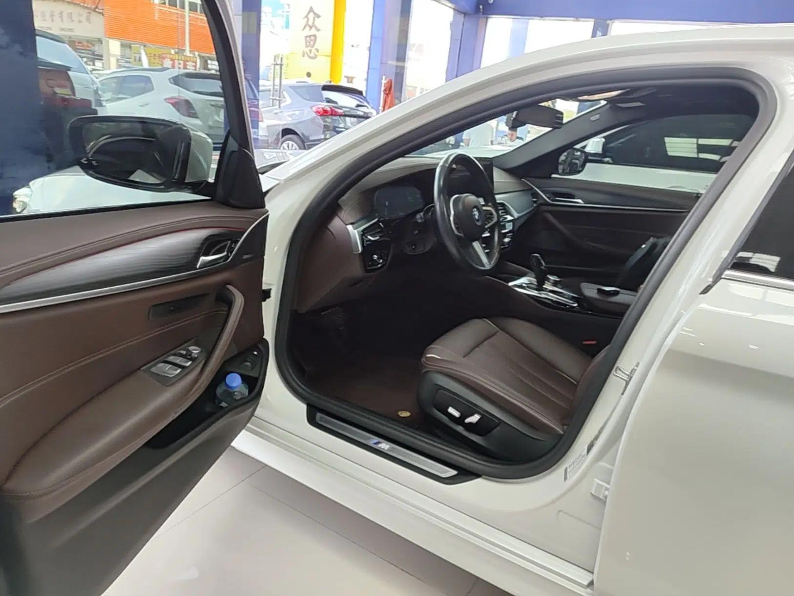 BMW 5 Series New Energy 2022 Restyled 535Le M Sport Package — миниатюра 18