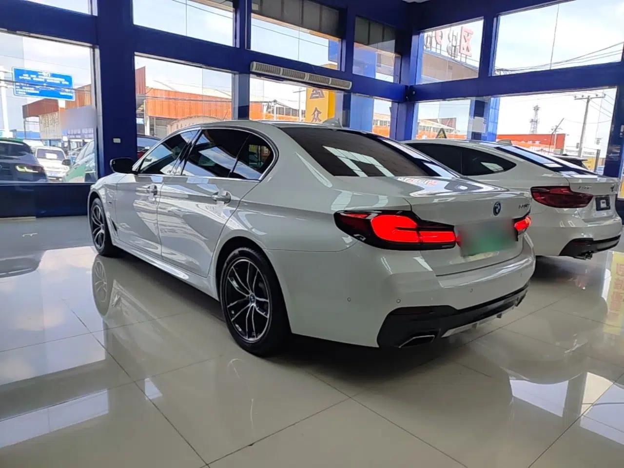 BMW 5 Series New Energy 2022 Restyled 535Le M Sport Package — миниатюра 4