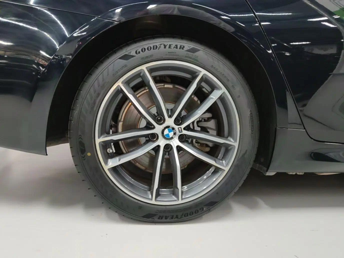 BMW 5 Series New Energy 2022 Restyled 535Le M Sport Package — миниатюра 11