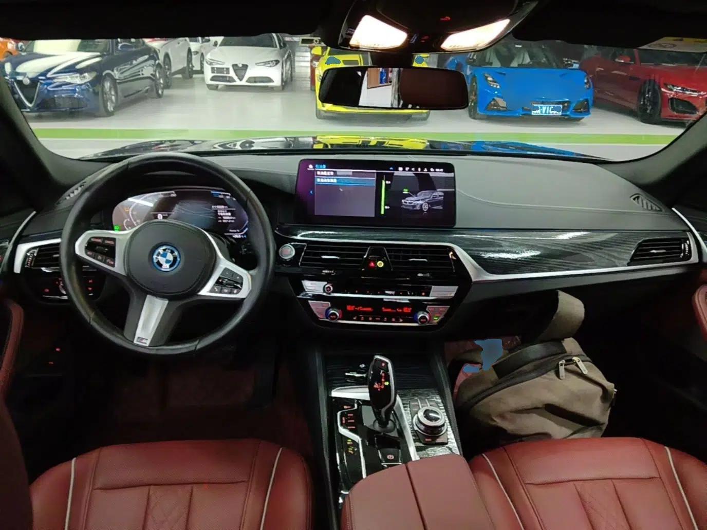 BMW 5 Series New Energy 2022 Restyled 535Le M Sport Package — миниатюра 12