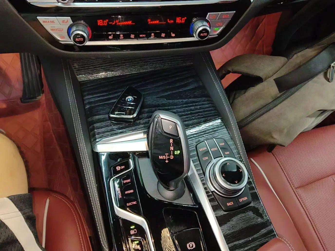 BMW 5 Series New Energy 2022 Restyled 535Le M Sport Package — миниатюра 16