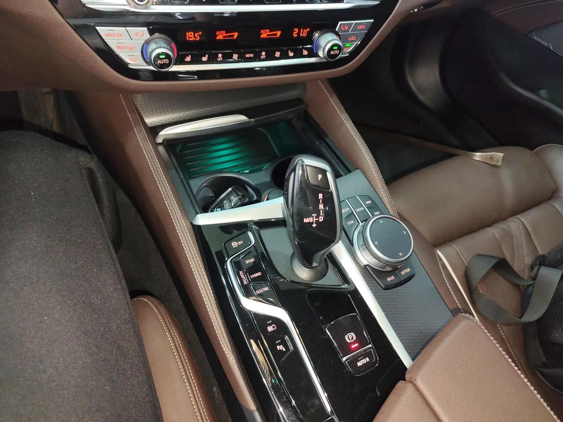 BMW 5 Series New Energy 2022 535Le M Sport Package — миниатюра 16