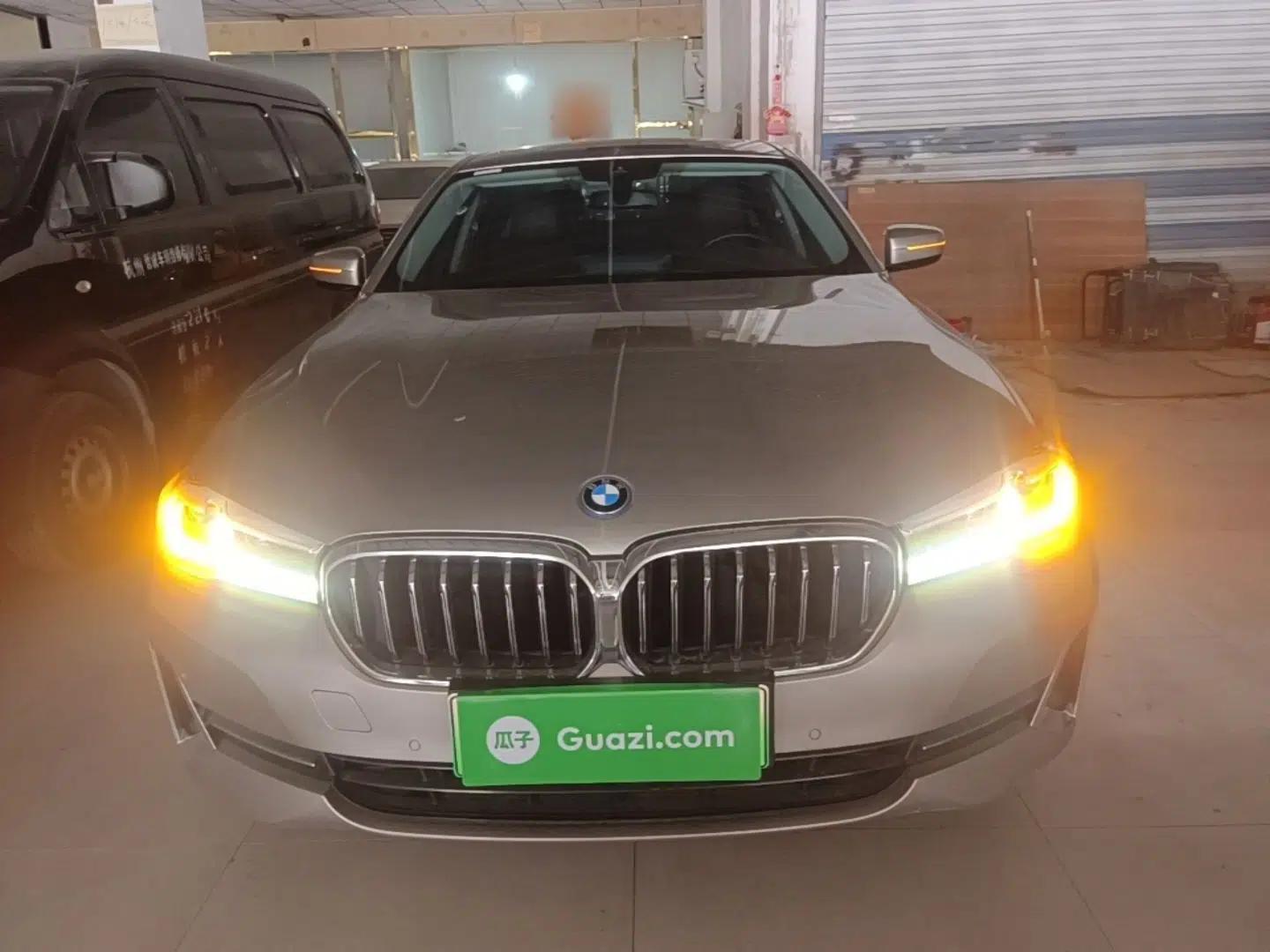 BMW 5 Series New Energy 2022 Second Facelift 535Le Luxury Package — миниатюра 2