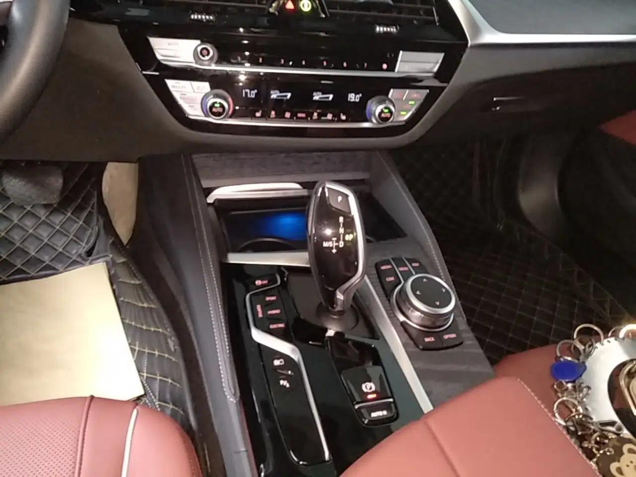 BMW 5 Series New Energy 2022 Restyled 535Le M Sport Package — миниатюра 16