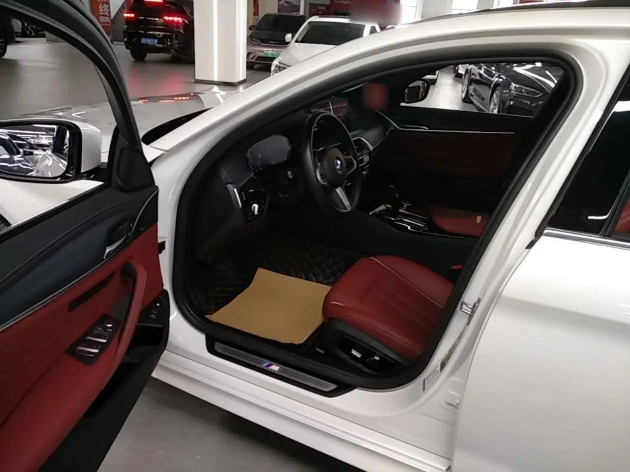 BMW 5 Series New Energy 2022 Restyled 535Le M Sport Package — миниатюра 18