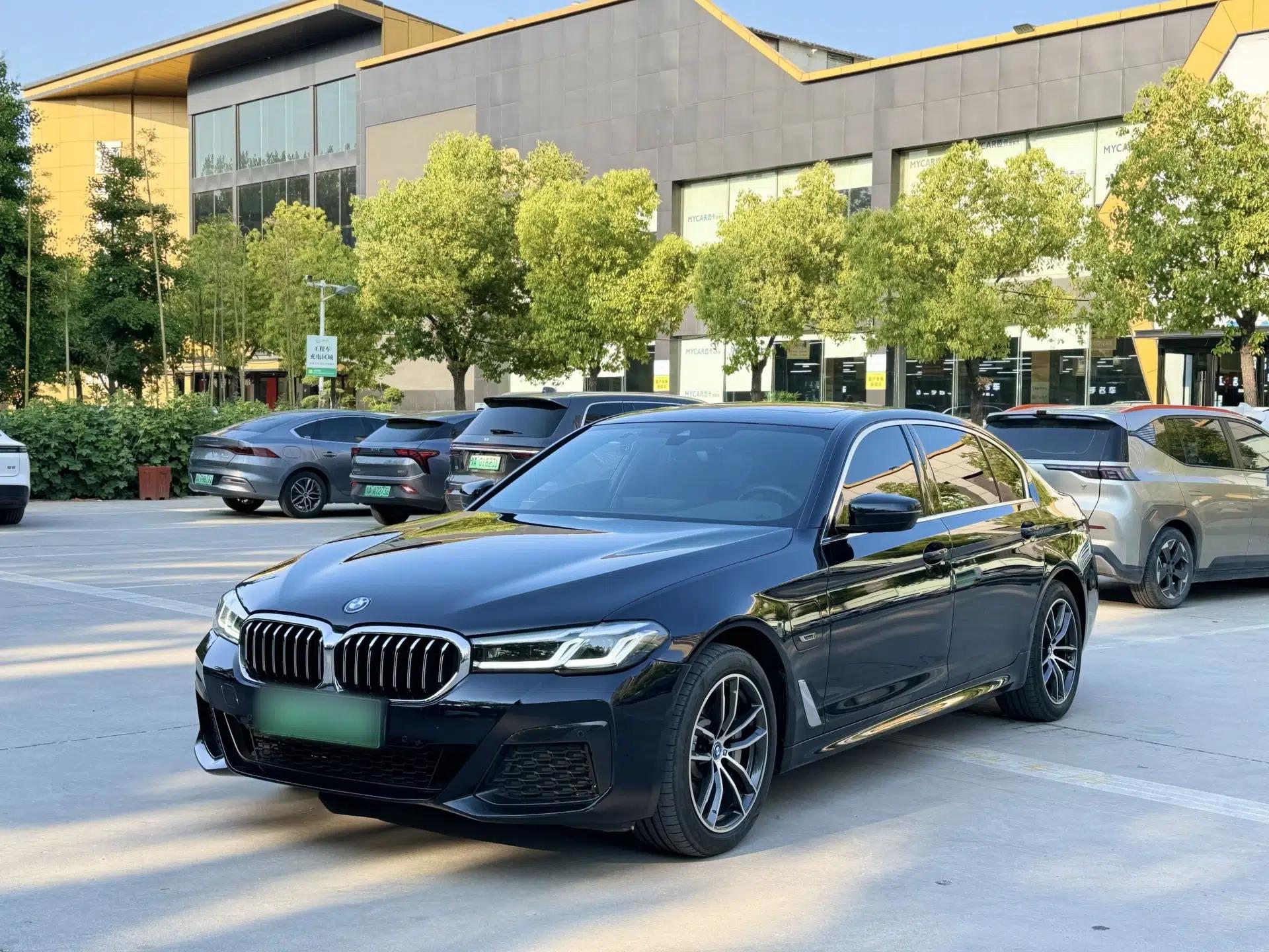 BMW 5 Series New Energy 2022 Restyled 535Le M Sport Package — миниатюра 1