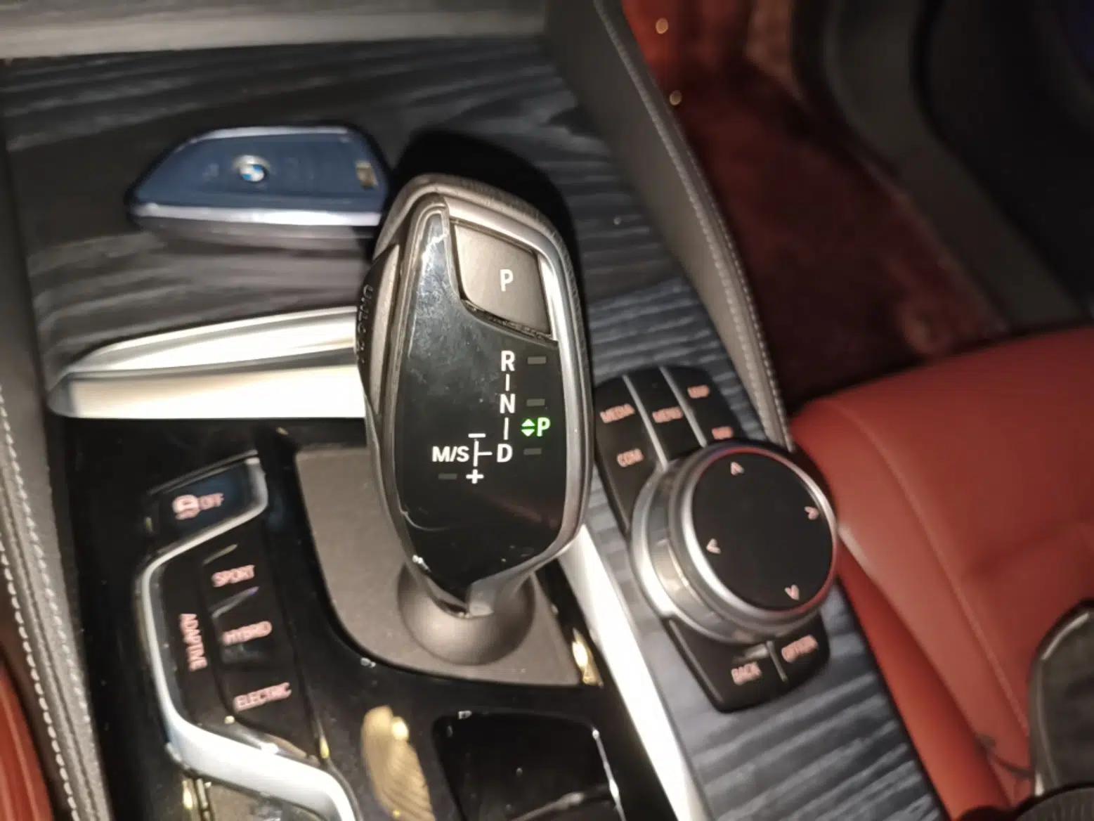 BMW 5 Series New Energy 2022 Restyled 535Le M Sport Package — миниатюра 13