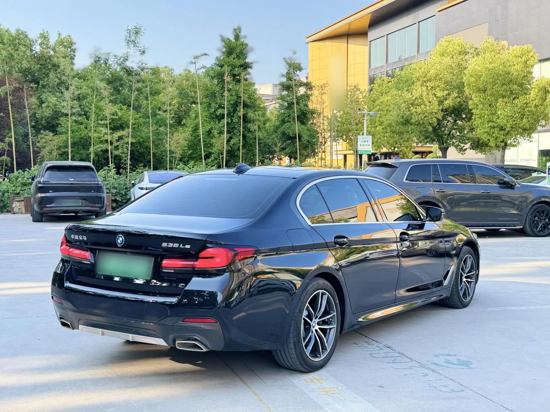 BMW 5 Series New Energy 2022 Restyled 535Le M Sport Package — миниатюра 8