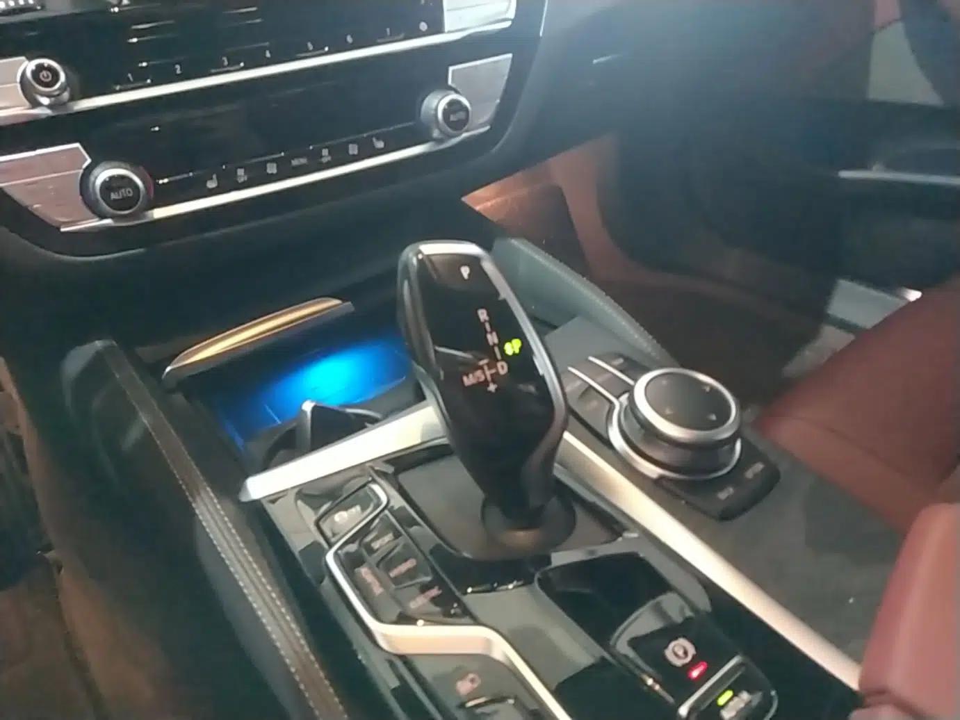 BMW 5 Series New Energy 2022 Restyled 535Le M Sport Package — миниатюра 16