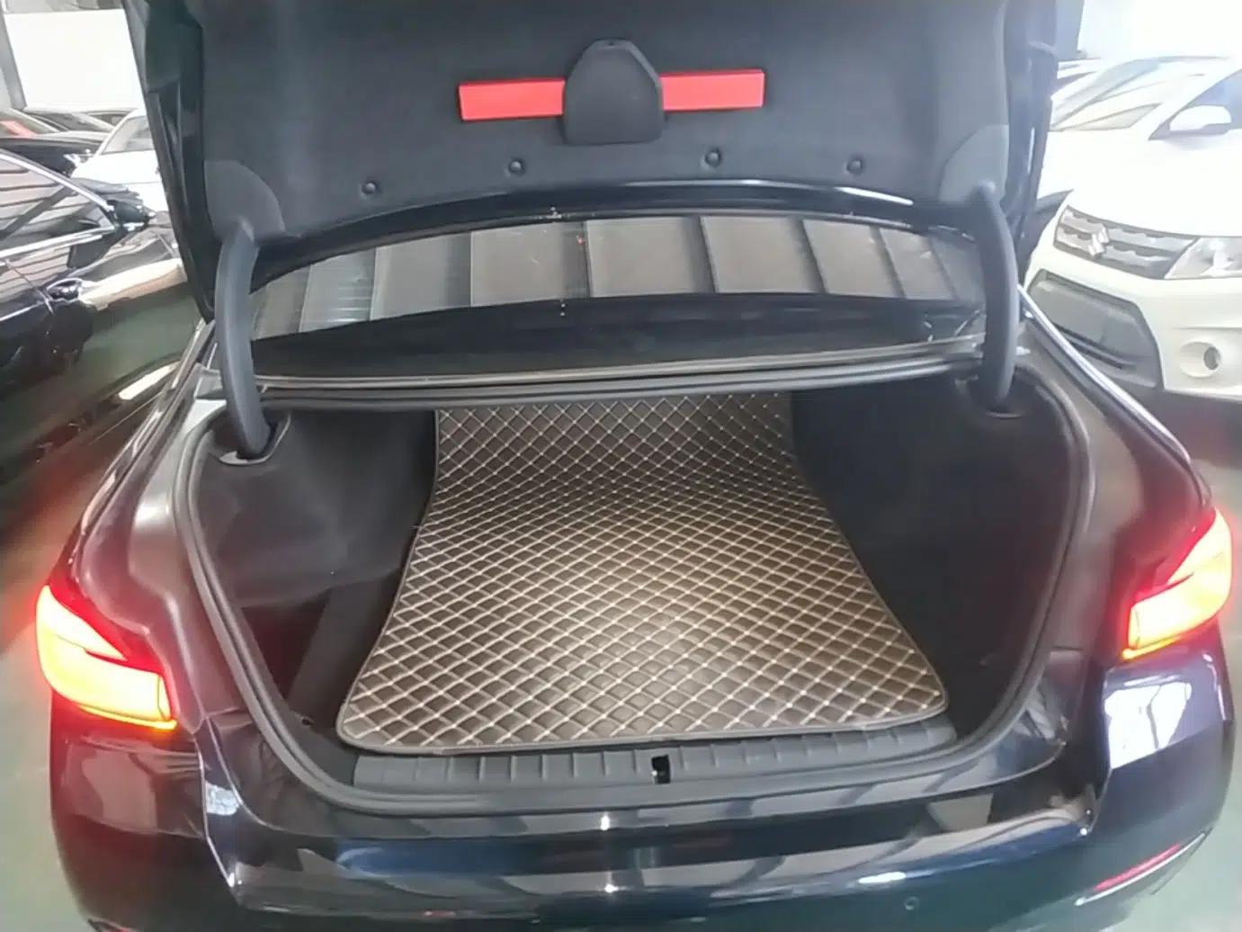 BMW 5 Series New Energy 2022 Restyled 535Le M Sport Package — миниатюра 22