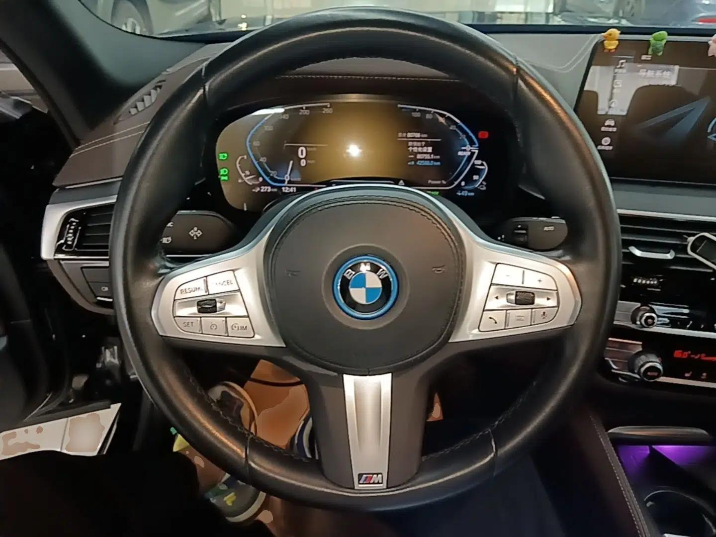 BMW 5 Series New Energy 2022 Restyled 535Le M Sport Package — миниатюра 13