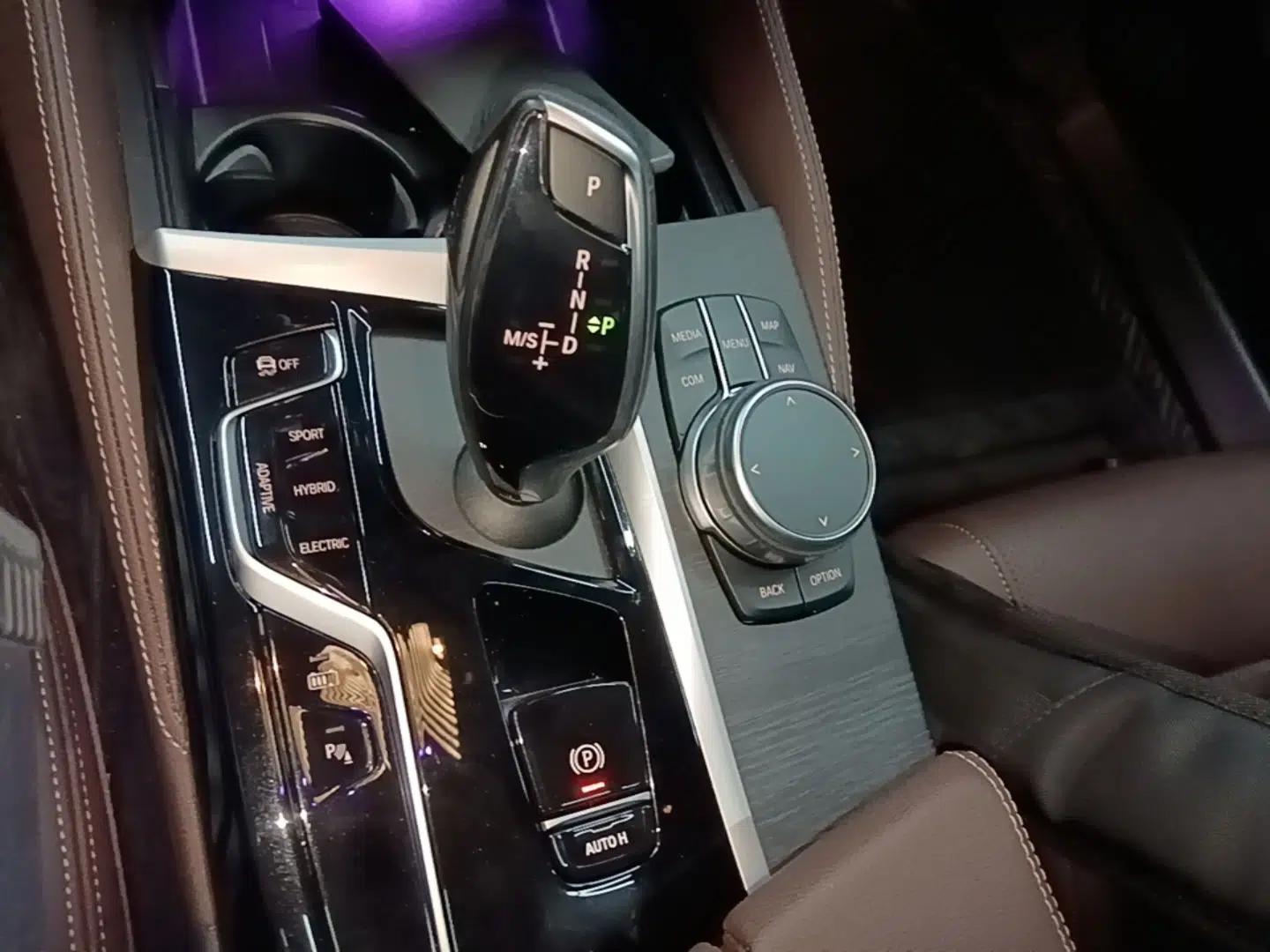 BMW 5 Series New Energy 2022 Restyled 535Le M Sport Package — миниатюра 16