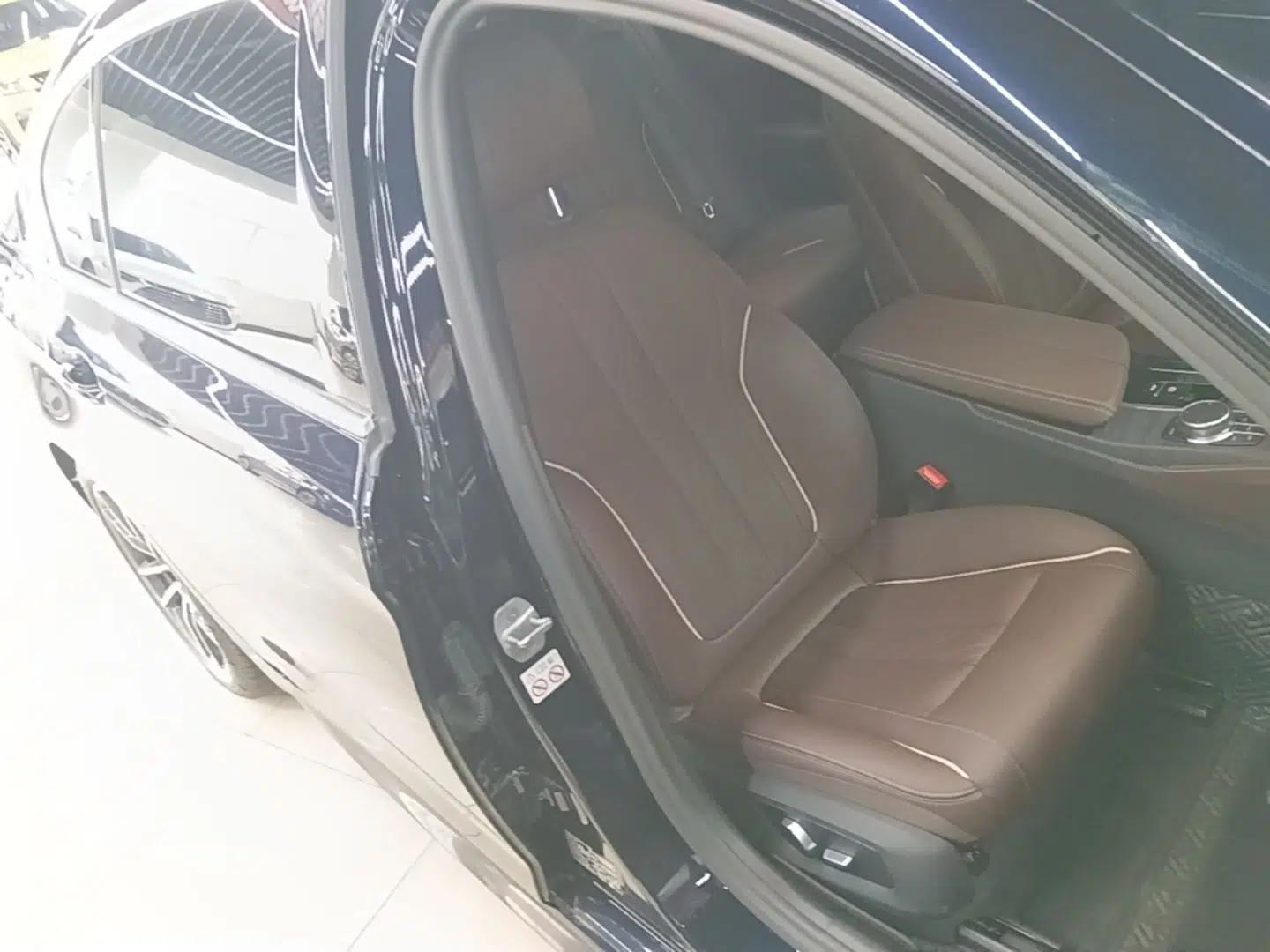 BMW 5 Series New Energy 2022 Restyled 535Le M Sport Package — миниатюра 19