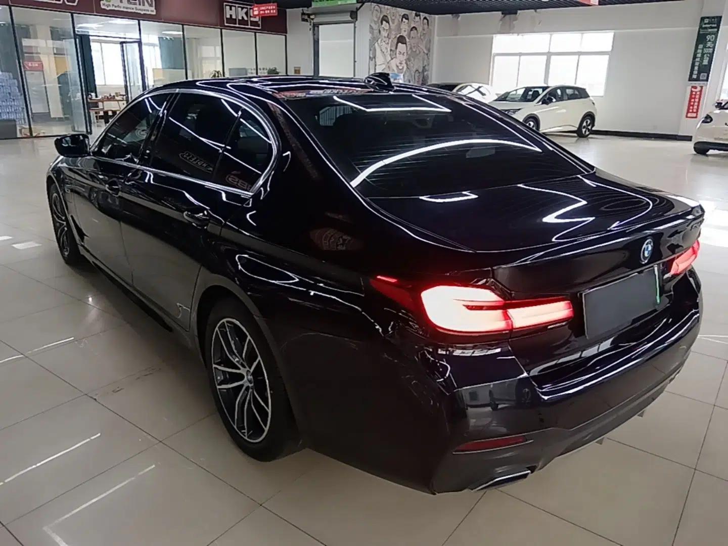 BMW 5 Series New Energy 2022 Restyled 535Le M Sport Package — миниатюра 4