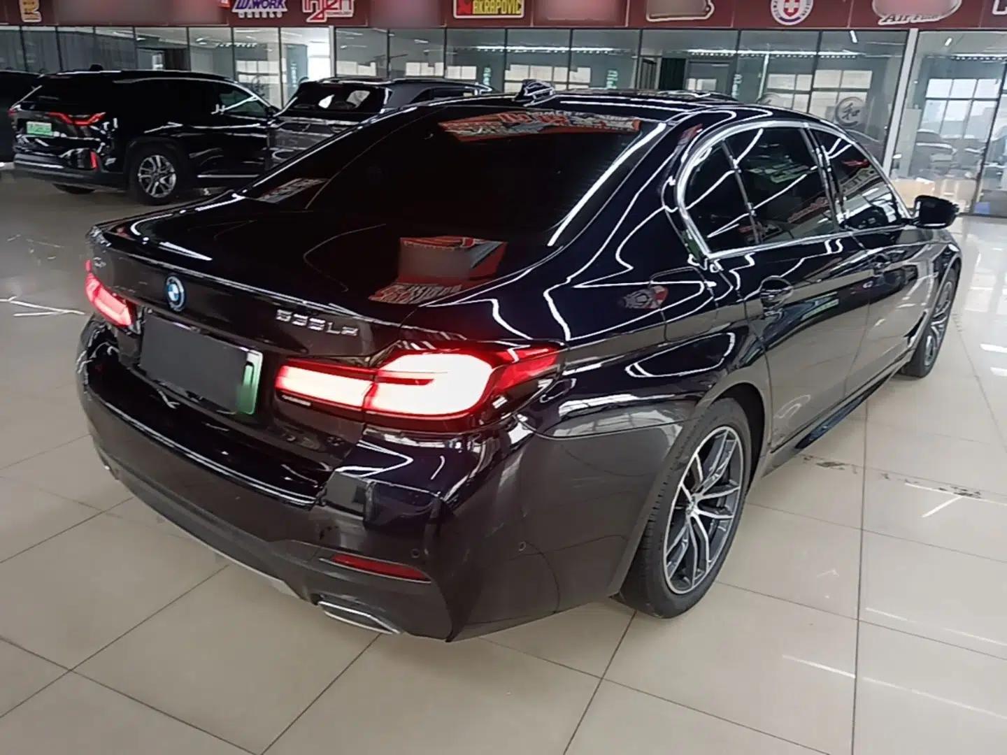 BMW 5 Series New Energy 2022 Restyled 535Le M Sport Package — миниатюра 6