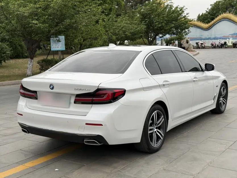 BMW 5 Series New Energy 2022 Restyled 535Le M Sport Package — миниатюра 15