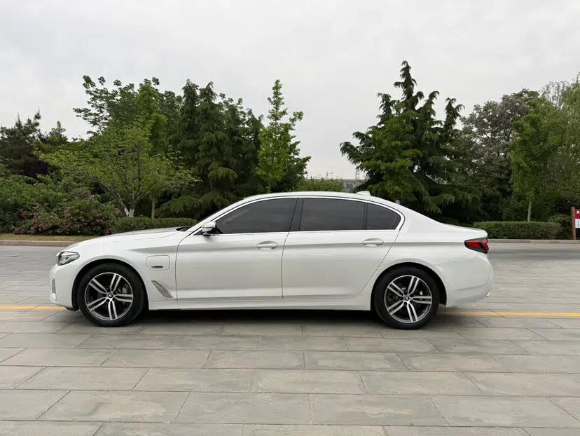 BMW 5 Series New Energy 2022 Restyled 535Le M Sport Package — миниатюра 16